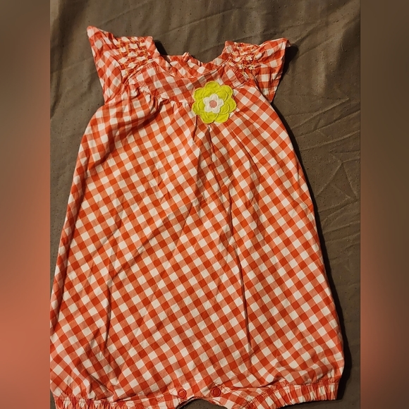 Carters 9 month romper - Picture 1 of 3